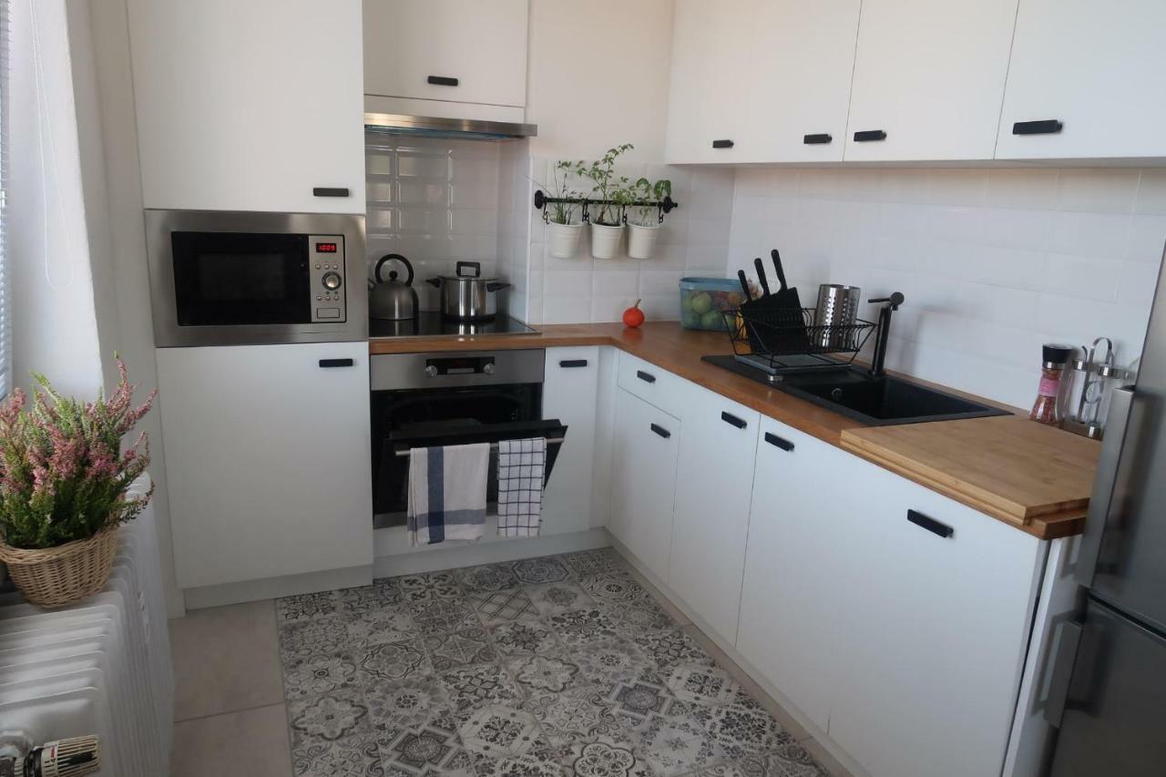 Hniezdo V Raji 1 - Luxurious Apartment 3 Min Walk To City Center Spišská Nová Ves Esterno foto